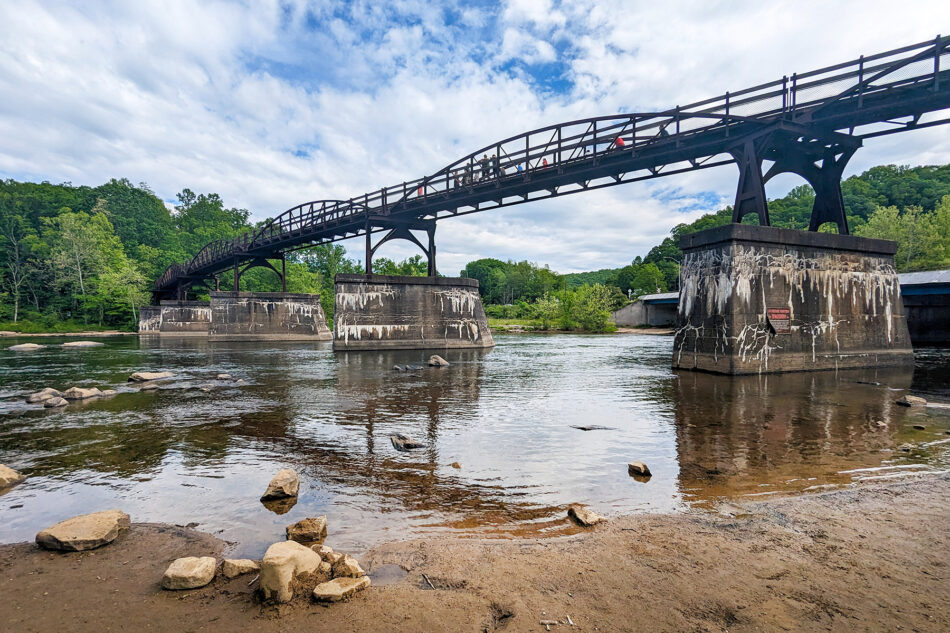 A bridge spanning across the Youghiogheny River in Ohiopyle. 